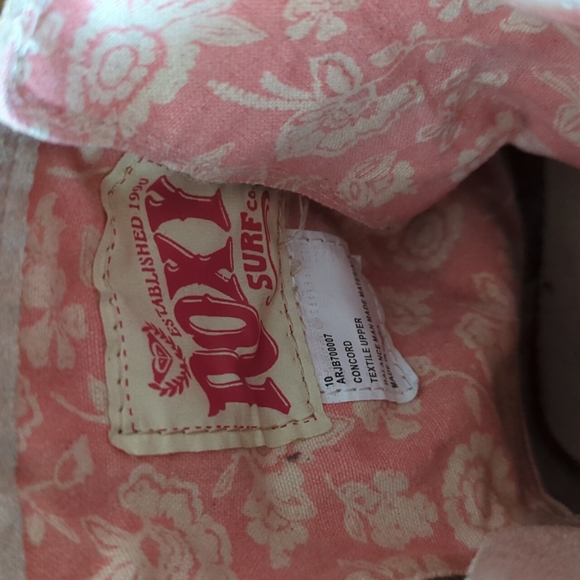 Cream colored Roxy Boots with Lace. Size 10 - Picture 3 of 5